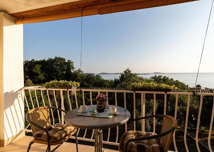 Belenum - Double With Balcony And Sea View No 2 아파트 믈리니