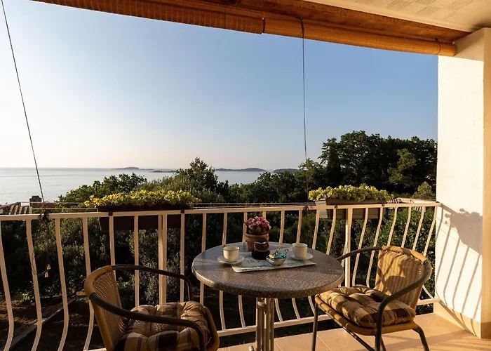 Belenum - Double With Balcony And Sea View No 2 아파트